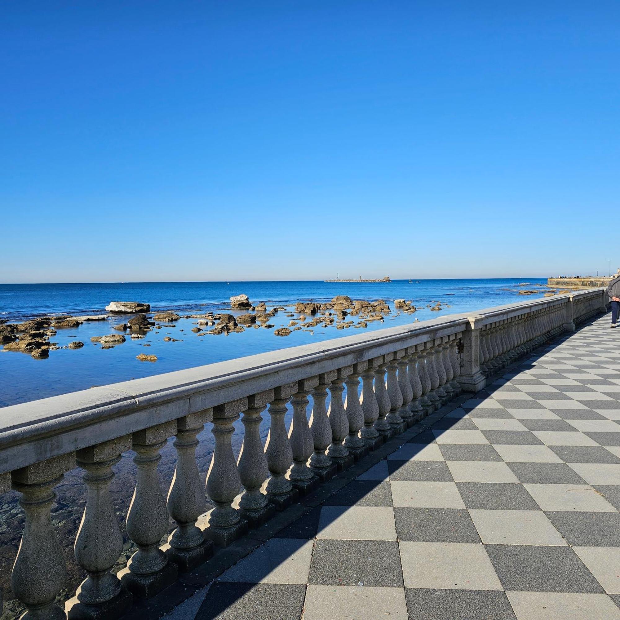 Sunnyside Accademia Apartment ลีวอร์โน ภายนอก รูปภาพ